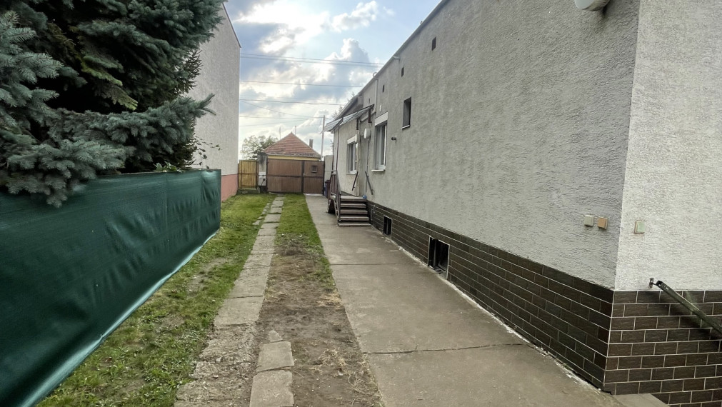 Predaj 4 izbového rod. domu  Zavar vo vyhľadávanej lokalite.