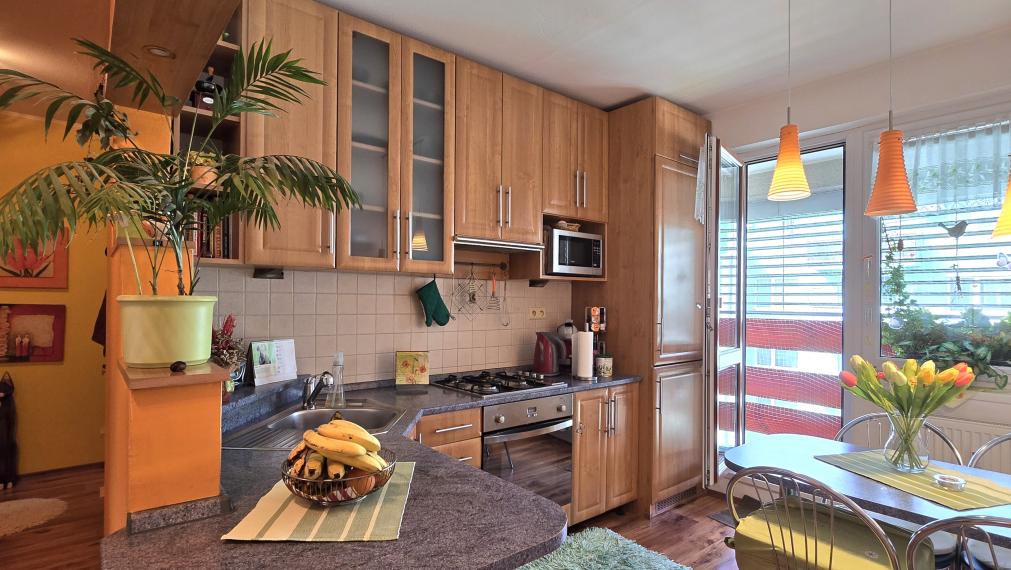 Predaný a odovzdaný, rekonštruovaný 3i byt+loggia a špajza.