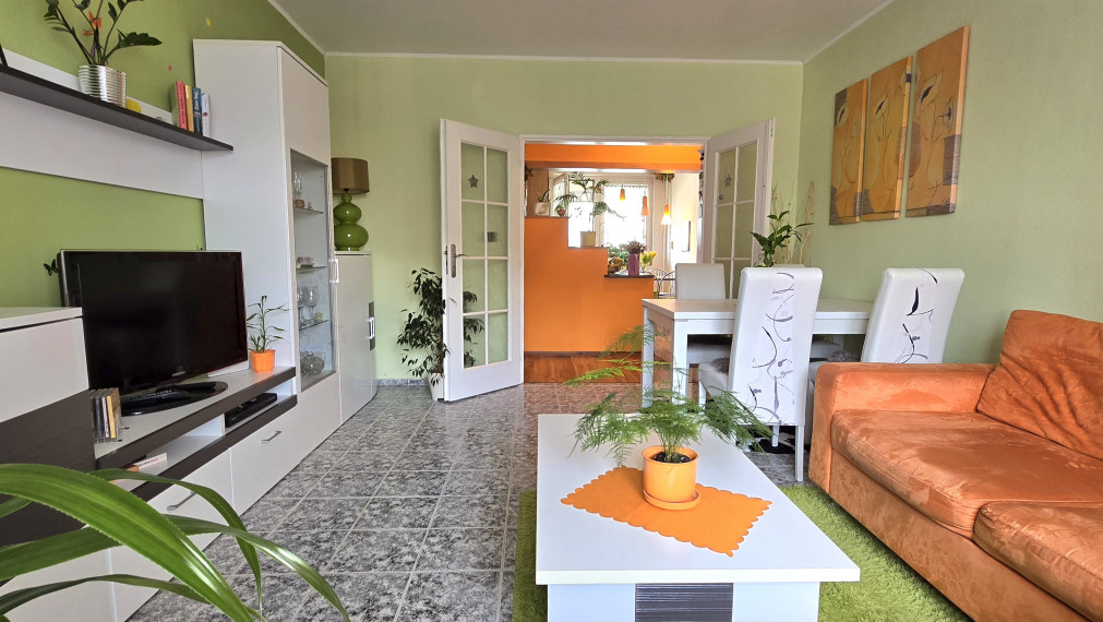 Predaný a odovzdaný, rekonštruovaný 3i byt+loggia a špajza.