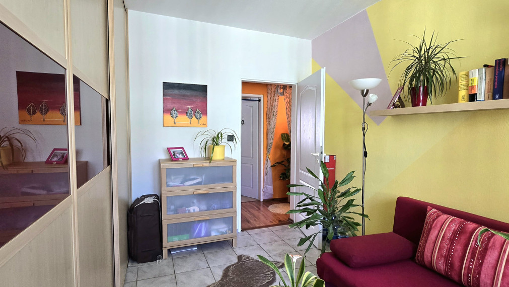 Predaný a odovzdaný, rekonštruovaný 3i byt+loggia a špajza.