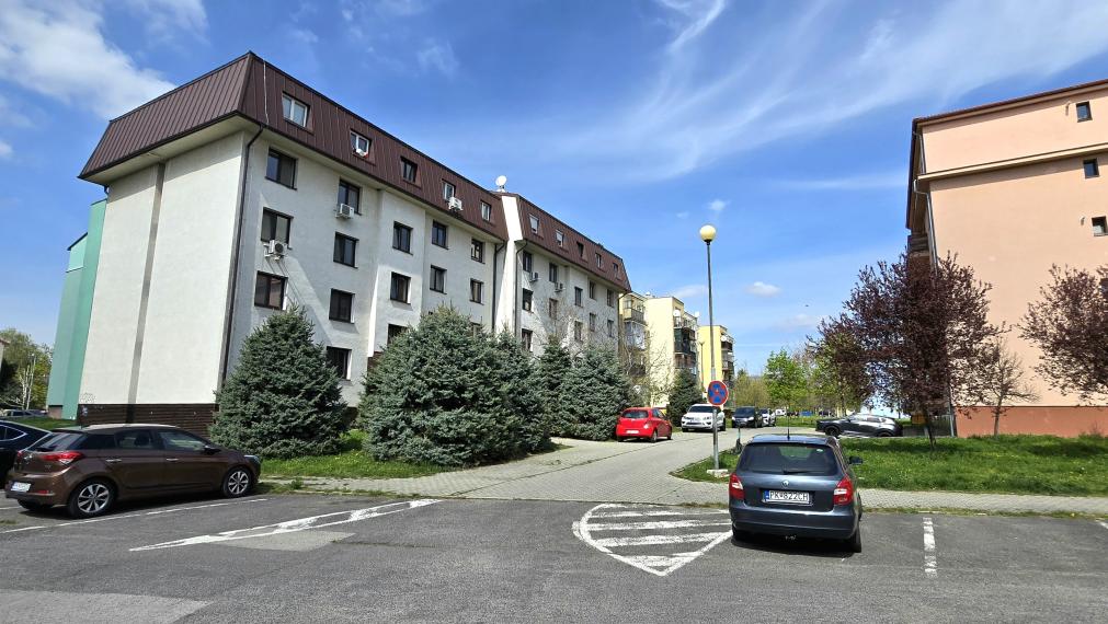 Predaný a odovzdaný, rekonštruovaný 3i byt+loggia a špajza.