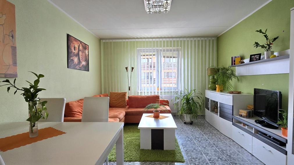 Predaný a odovzdaný, rekonštruovaný 3i byt+loggia a špajza.