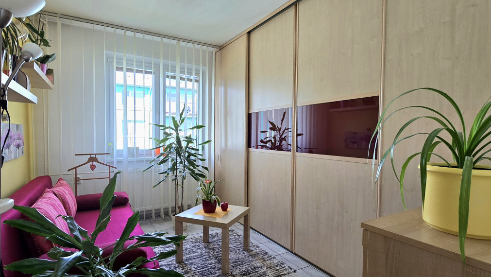 Predaný a odovzdaný, rekonštruovaný 3i byt+loggia a špajza.