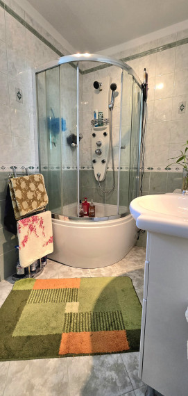 Predaný a odovzdaný, rekonštruovaný 3i byt+loggia a špajza.