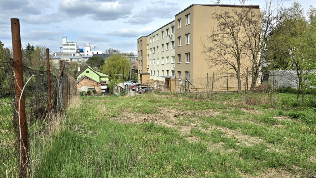 Na predaj rozostavaný dvojgeneračný RD v centre Šenkvíc.