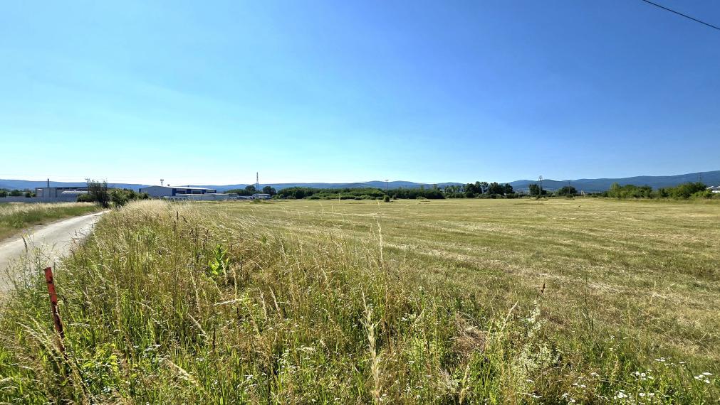 Na predaj stavebný pozemok v Pezinku, priemyselná zóna