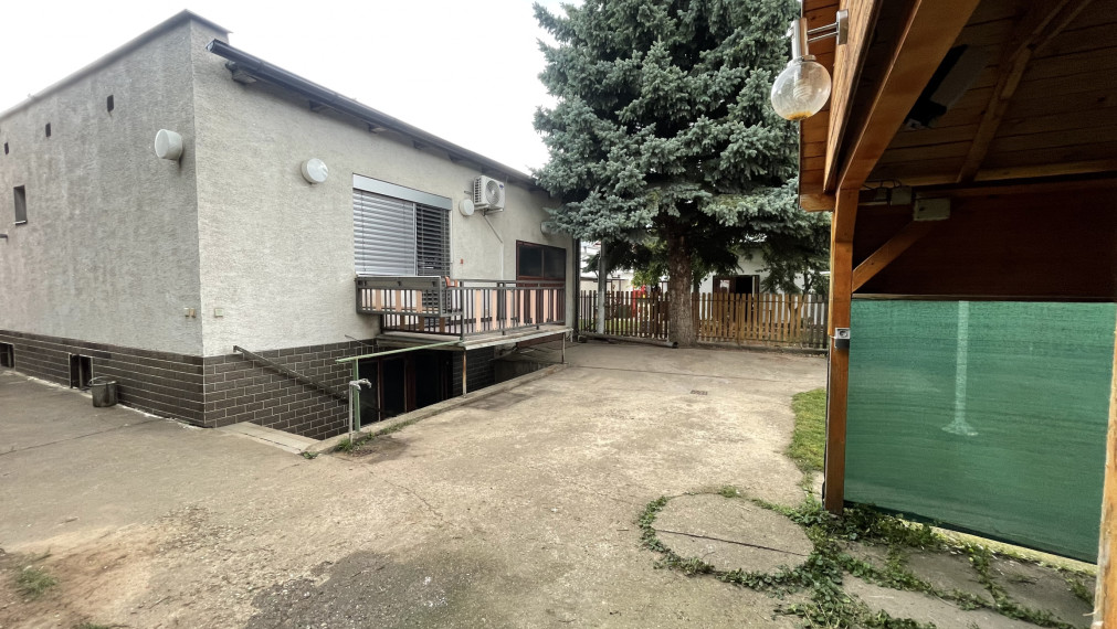 Predaj 4 izbového rod. domu  Zavar vo vyhľadávanej lokalite.