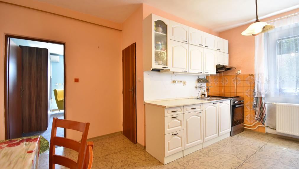 Predaj 4 izbového rod. domu  Zavar vo vyhľadávanej lokalite.