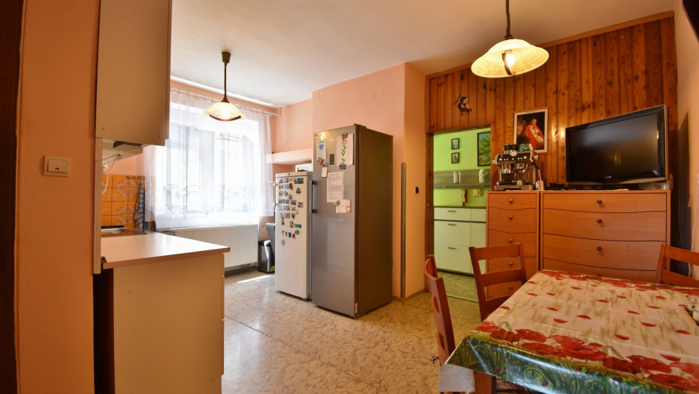 Predaj 4 izbového rod. domu  Zavar vo vyhľadávanej lokalite.