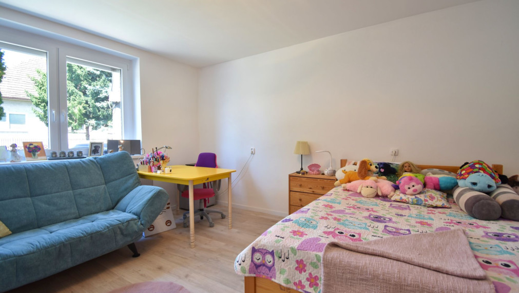 Predaj 4 izbového rod. domu  Zavar vo vyhľadávanej lokalite.