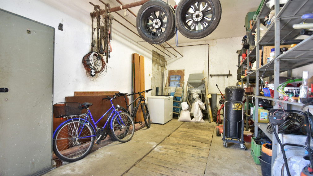 Predaj 4 izbového rod. domu  Zavar vo vyhľadávanej lokalite.