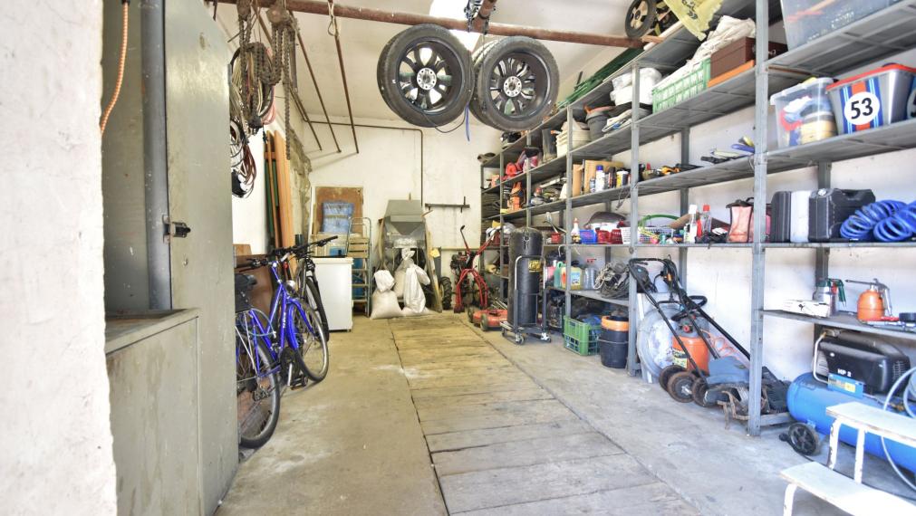 Predaj 4 izbového rod. domu  Zavar vo vyhľadávanej lokalite.