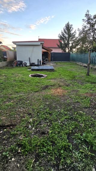 V srdci mesta na predaj garsónka-zariadená chatka s pozemkom