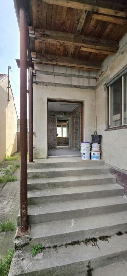 Na predaj rozostavaný dvojgeneračný RD v centre Šenkvíc.