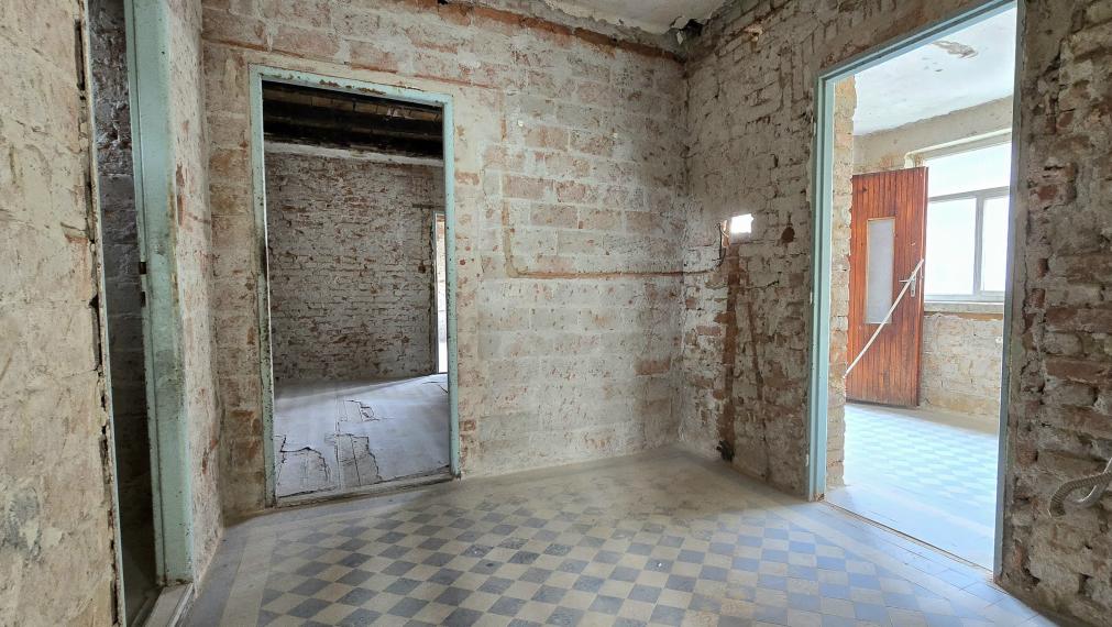 Na predaj rozostavaný dvojgeneračný RD v centre Šenkvíc.