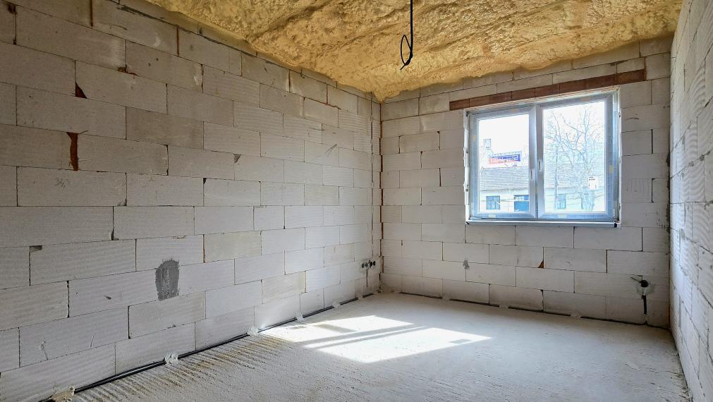 Na predaj rozostavaný dvojgeneračný RD v centre Šenkvíc.