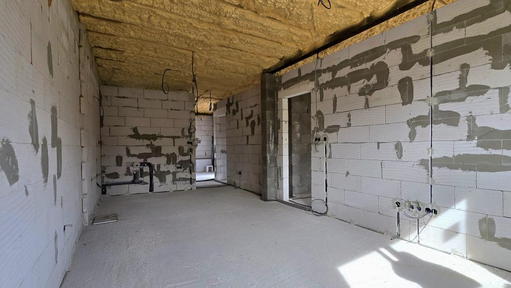 Na predaj rozostavaný dvojgeneračný RD v centre Šenkvíc.