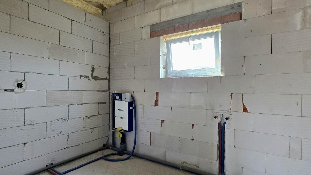 Na predaj rozostavaný dvojgeneračný RD v centre Šenkvíc.