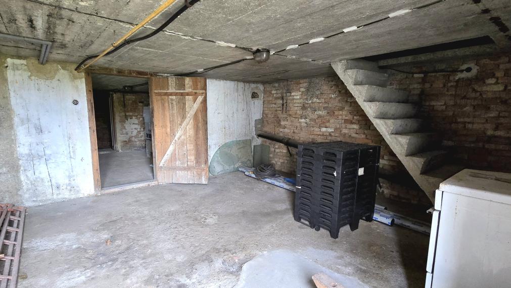 Na predaj rozostavaný dvojgeneračný RD v centre Šenkvíc.