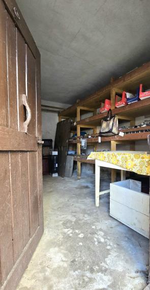 Pod hradom na predaj RD vhodný aj na malé hospodárstvo.