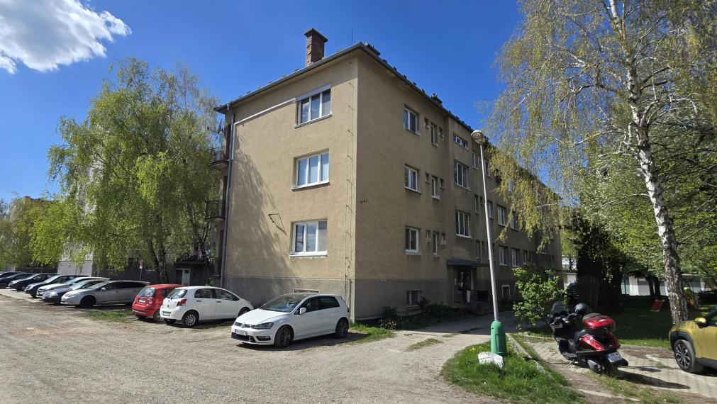 3izbový tehlový byt v centre Pk, v zeleni, vlastné kúrenie