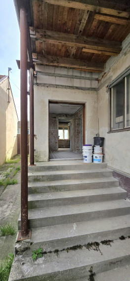 Na predaj rozostavaný dvojgeneračný RD v centre Šenkvíc.