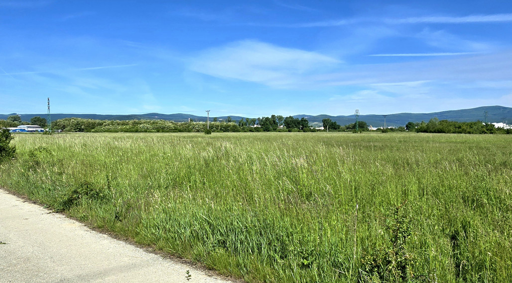 Na predaj stavebný pozemok v Pezinku, priemyselná zóna