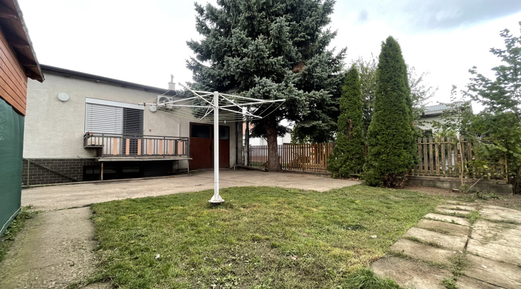 Predaj 4 izbového rod. domu  Zavar vo vyhľadávanej lokalite.