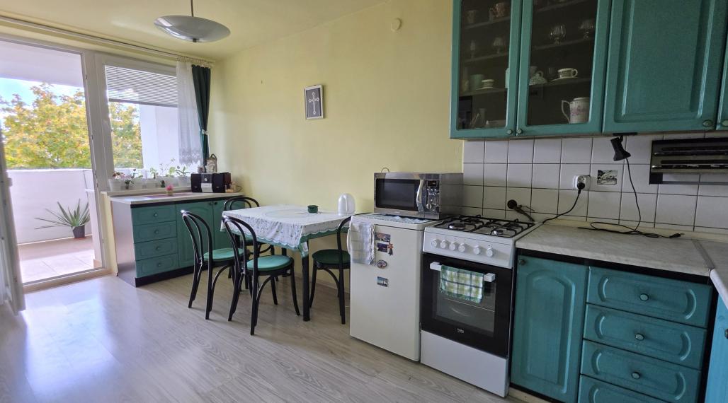 2izbový tehlový byt v centre s loggiou a veľkou pivnicou