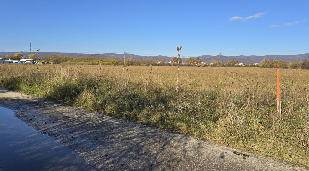 Na predaj stavebný pozemok v Pezinku, priemyselná zóna